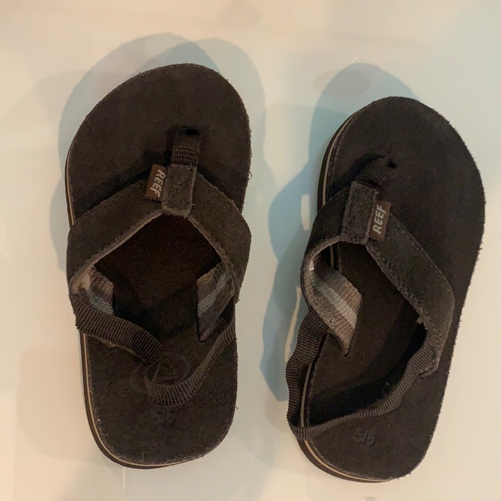Brown reefs toddler size 5/6